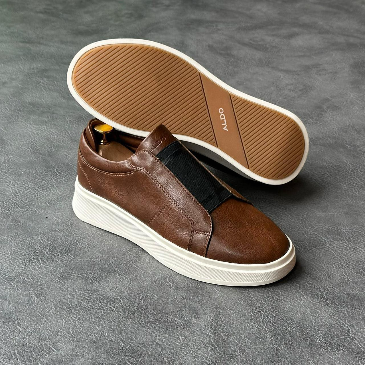 Brown Elastic Strap Casual Sneakers